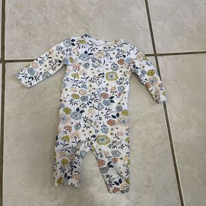 1187. Carter's Footie Size Newborn